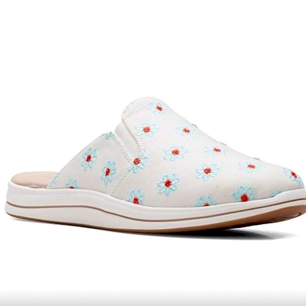 NIB ✅ CLARKS 🩷 White Floral Breeze Shore Mules